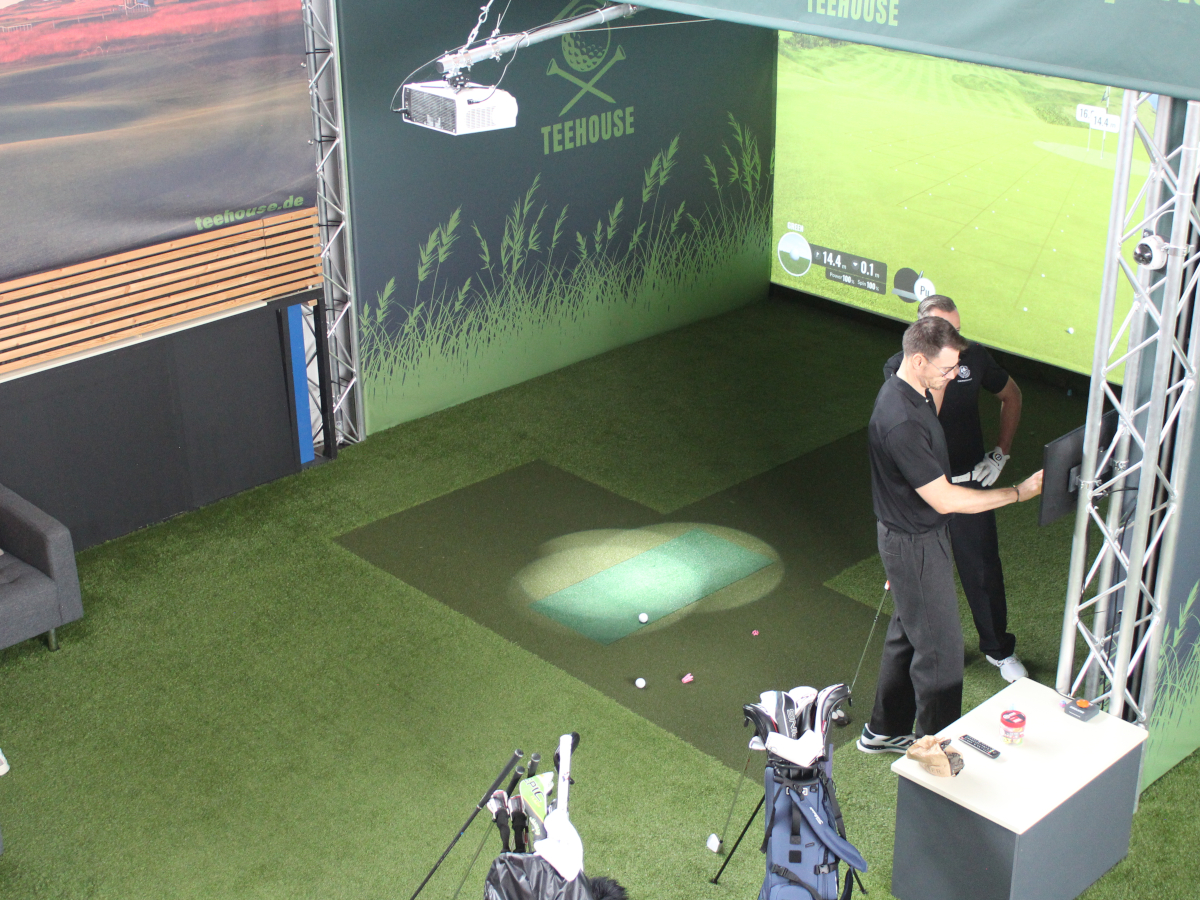 Teehouse Trackman IO von oben Bay 2 ,Golf Club Schönbuch